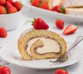 This light and fluffy strawberries and cream Swiss roll recipe is an irresistible and refreshing dessert