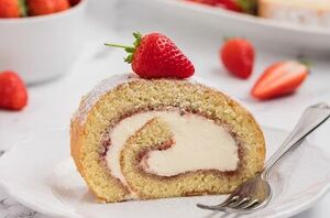 This light and fluffy strawberries and cream Swiss roll recipe is an irresistible and refreshing dessert