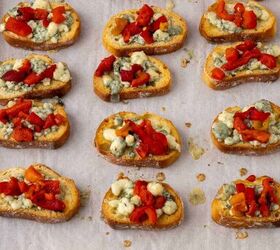 easy gorgonzola crostini with roasted red pepper, Gorgonzola and roasted red pepper topped crostini on a baking sheet lined with parchment paper