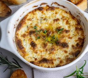 baked ricotta easy italian appetizer, A bowl of baked ricotta surrounded by crostini