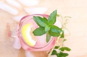 This spiked cherry lemonade spritzer is the ideal drink to sip on hot summer days