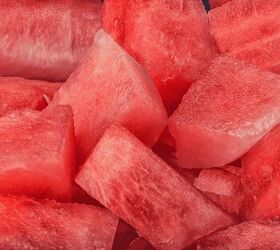 2 ingredient watermelon popsicles, Cut the watermelon in cubes
