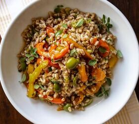 This roasted bell pepper salad is super easy to make and full of flavor!