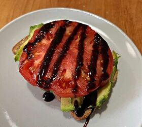 Avocado Toast With Tomato