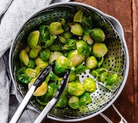 how to steam brussels sprouts, Brussels sprouts in steamer basket