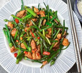Garlic Chive Flowers Recipe: Stir Fry With Chicken