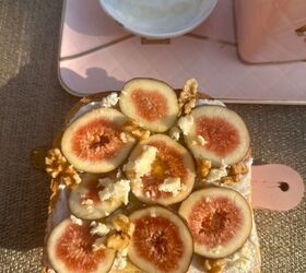 fresh figs toast breakfast