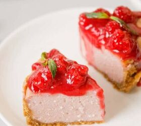 Here's how to take Greek yogurt and make it into a super delicious lemon raspberry cheesecake