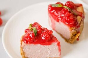 Here's how to take Greek yogurt and make it into a super delicious lemon raspberry cheesecake