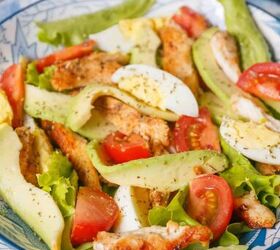 This chicken salad with avocados is perfect if you're craving a light, yet nutritious meal!