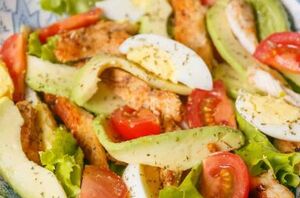 This chicken salad with avocados is perfect if you're craving a light, yet nutritious meal!