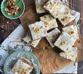 If you like fall desserts, then you're going to LOVE these easy cinnamon apple blondies with a vanilla glaze