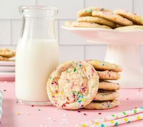 The next time you crave a chewy treat, try these easy funfetti cookies!