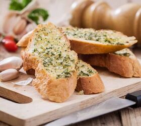air fryer garlic bread recipe quick and crispy garlic bread, Slices of air fryer garlic bread on a cutting board