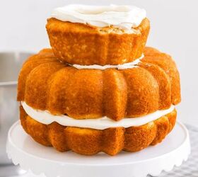 how to make a frosty snowman coconut bundt cake, 2 layer bundt cake with frosting