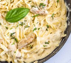 crock pot chicken alfredo slow cooker chicken alfredo recipe, Close up image of Crock Pot Chicken Alfredo in a pan