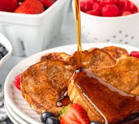 cinnamon french toast recipe, Cinnamon toast with syrup being poured on a slice