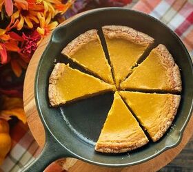 This skillet pumpkin pie with snickerdoodle crust is the PERFECT holiday dessert