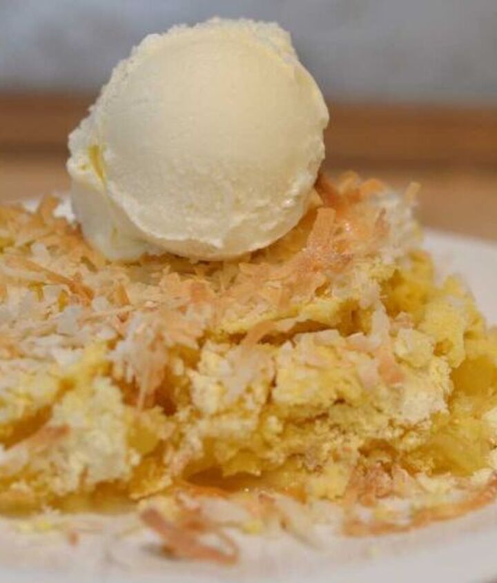 https://cdn-fastly.foodtalkdaily.com/media/2024/10/30/152919/easy-pineapple-coconut-dump-cake.jpg?nocrop=1&size=720x845