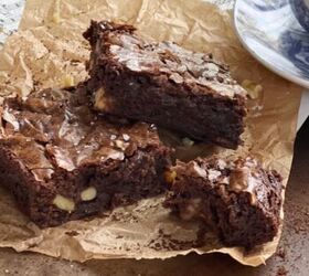 These brownies are outrageously rich and fudgy (hello, party dessert!)