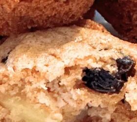 These muffins have a delicious blend of sweet apples and tart cranberries (perfect homemade goodness!)