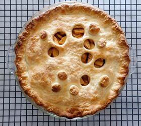 Once you make this super quick & easy pie crust, you will never want to buy pie crust again