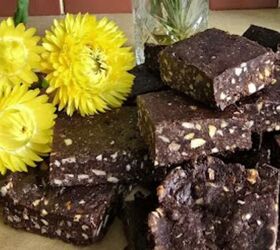 These fudgy no-bake bars take 10 minutes to make and are actual perfection