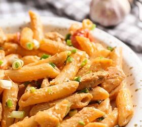 creamy cajun chicken pasta recipe one pot cajun pasta, Close up image of Creamy Cajun Chicken Pasta on a plate