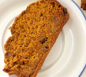 healthy pumpkin banana bread with golden raisins, healthy pumpkin banana bread close