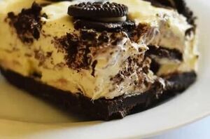 This no-bake cookies and cream cheesecake recipe is the ultimate dessert to please a crowd!