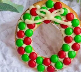 These stunning Christmas wreath cookies are super fun and festive!