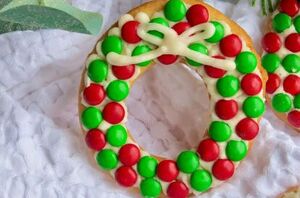 These stunning Christmas wreath cookies are super fun and festive!