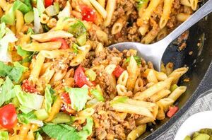 If you love cheeseburgers, you are going to LOVE this cheeseburger pasta skillet (so easy!)