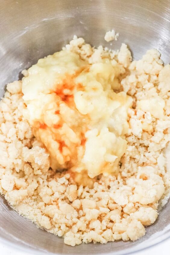 cinnamon crunch banana bread, ingredients mixed