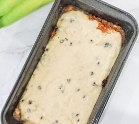 cinnamon crunch banana bread, final topping of banana bread mix
