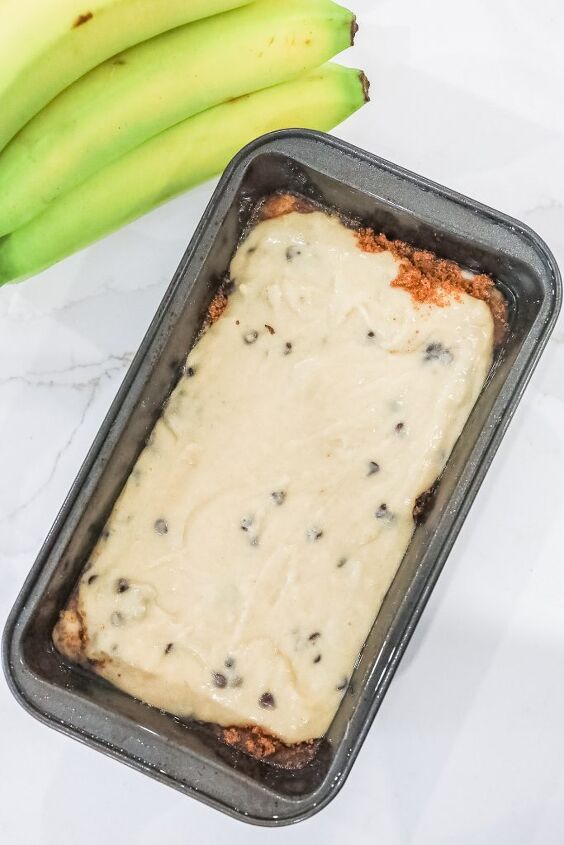 cinnamon crunch banana bread, final topping of banana bread mix