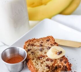 cinnamon crunch banana bread, slice of banana bread