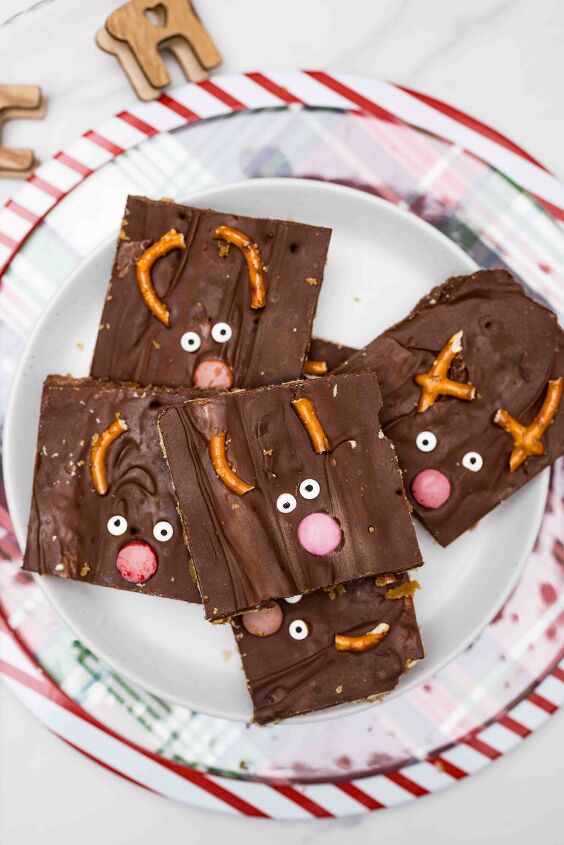 cinnamon crunch banana bread, reindeer christmas crack on christmas plate