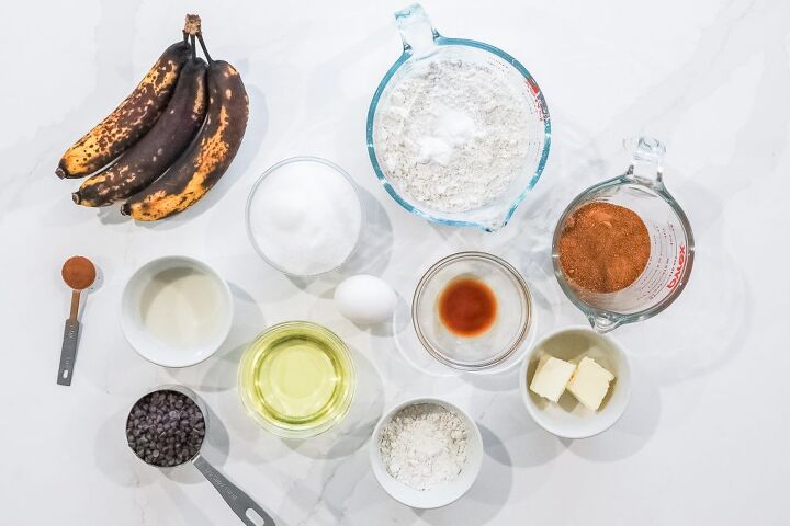 cinnamon crunch banana bread, cinnamon crunch banana bread ingredient shot