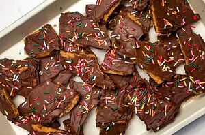 This Ritz cracker toffee is endlessly addictive (and so easy to make!)