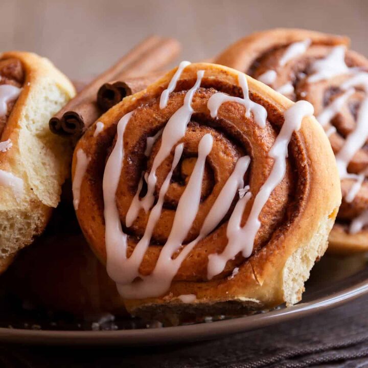 chocolate cinnamon rolls indulgent breakfast recipe, Close up image of Chocolate Cinnamon Rolls