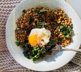 crispy garlic lentils with cavolo nero and fried egg