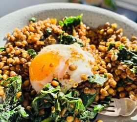 crispy garlic lentils with cavolo nero and fried egg