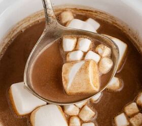 hot chocolate crock pot recipe, Hot Chocolate Crock Pot Recipe in Slowcooker with Marshmallows on Ladle