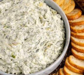slow cooker spinach and artichoke dip, Slow Cooker Spinach and Artichoke Dip in a Bowl with Crackers