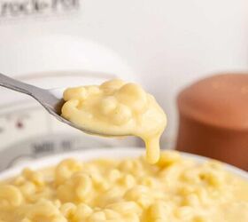 slow cooker mac and cheese velveeta, Slow Cooker Mac and Cheese Velveeta on a Spoon