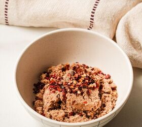 million dollar bacon, Sugar and spice mixture in a small bowl