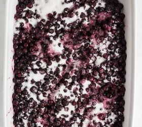Mix 4 cups of frozen blueberries with these 4 easy ingredients for a delicious, droolworthy dessert