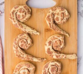 air fryer heart shaped cinnamon rolls, air fryer heart shaped cinnamon rolls