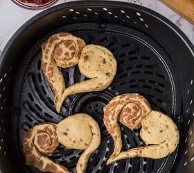 air fryer heart shaped cinnamon rolls, air fryer heart shaped cinnamon rolls